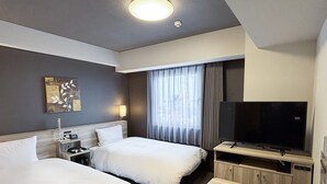 A hotel room with two beds, a TV, a desk, and a window with curtains. - Route Inn Noda - Kokudou16gouzoi - (Noda)