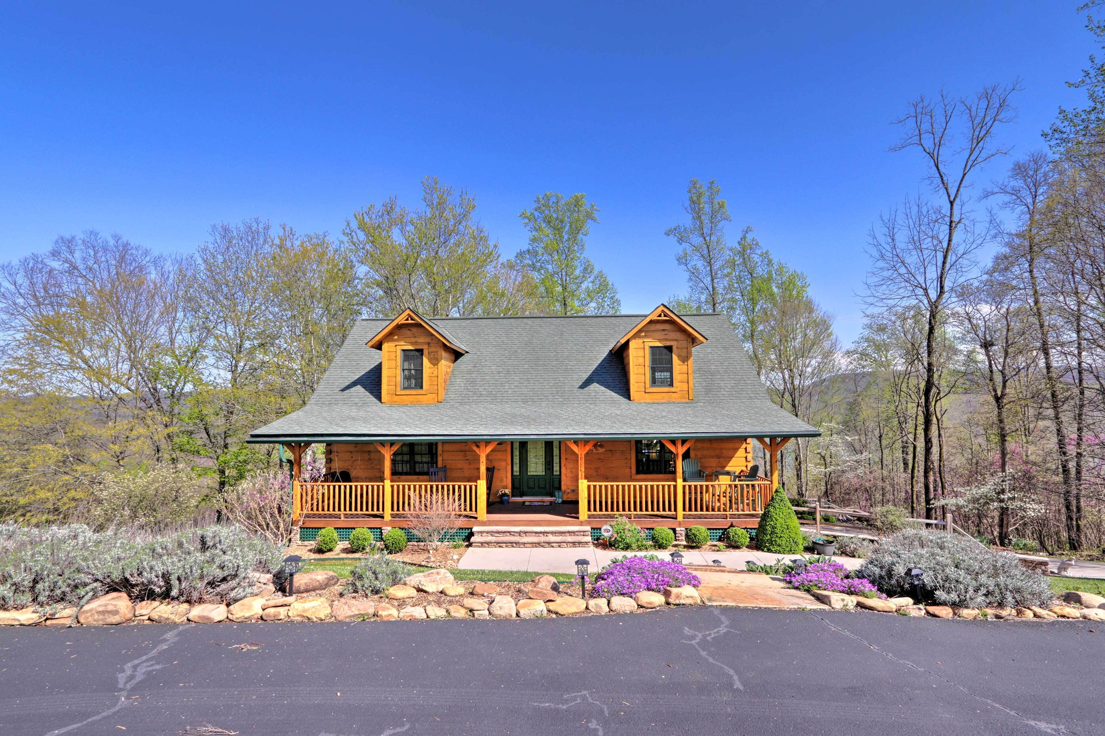Norris Lake Area Home w/ Spacious Deck + View!