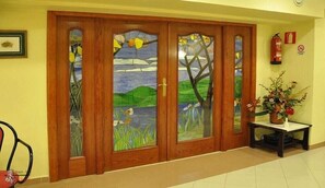 المنشأة من الداخل