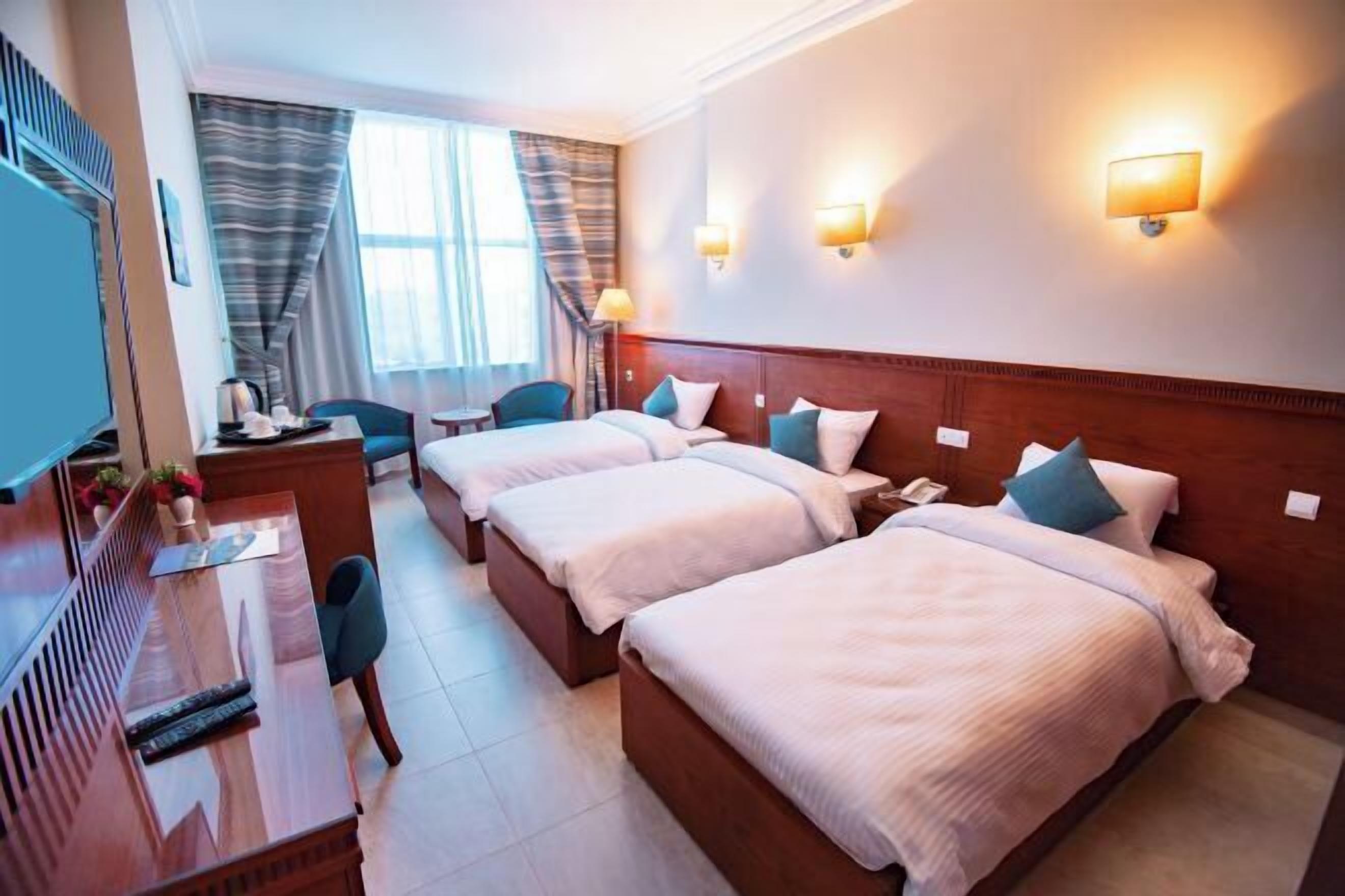 Minibar, WiFi, bed sheets