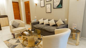 Junior Single Room | Living area