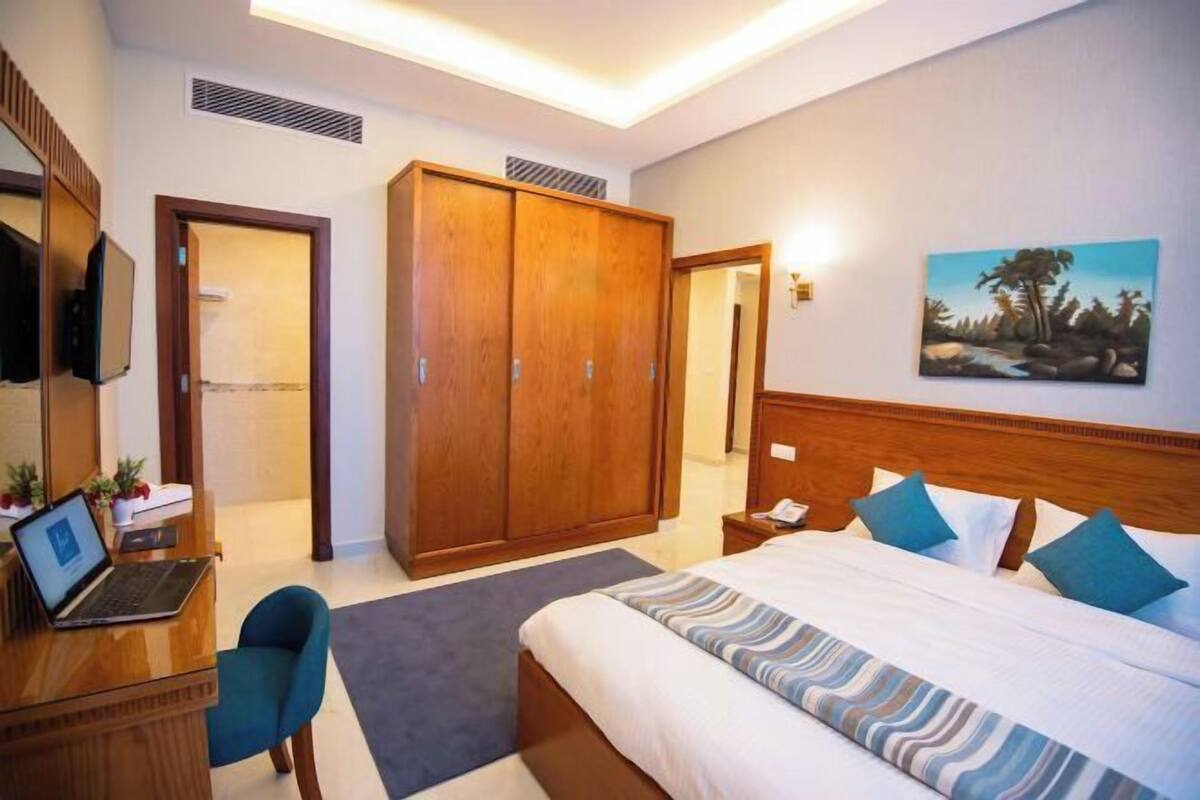 Minibar, wifi y ropa de cama