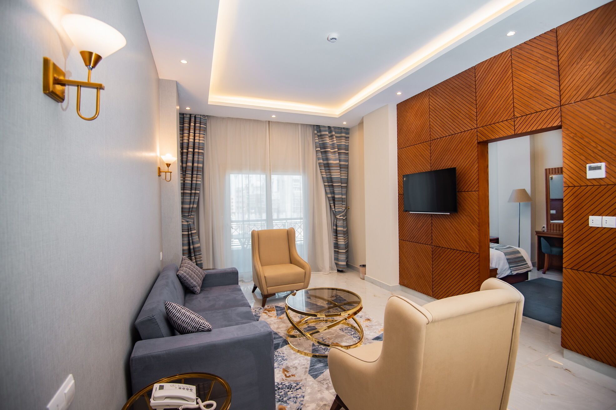 Minibar, Wi-Fi, draps fournis