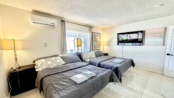 4 habitaciones, caja de seguridad en la habitación y escritorio