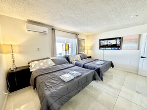 4 Schlafzimmer, Zimmersafe, Schreibtisch, Bügeleisen/Bügelbrett