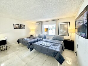 4 habitaciones, caja de seguridad en la habitación y escritorio 