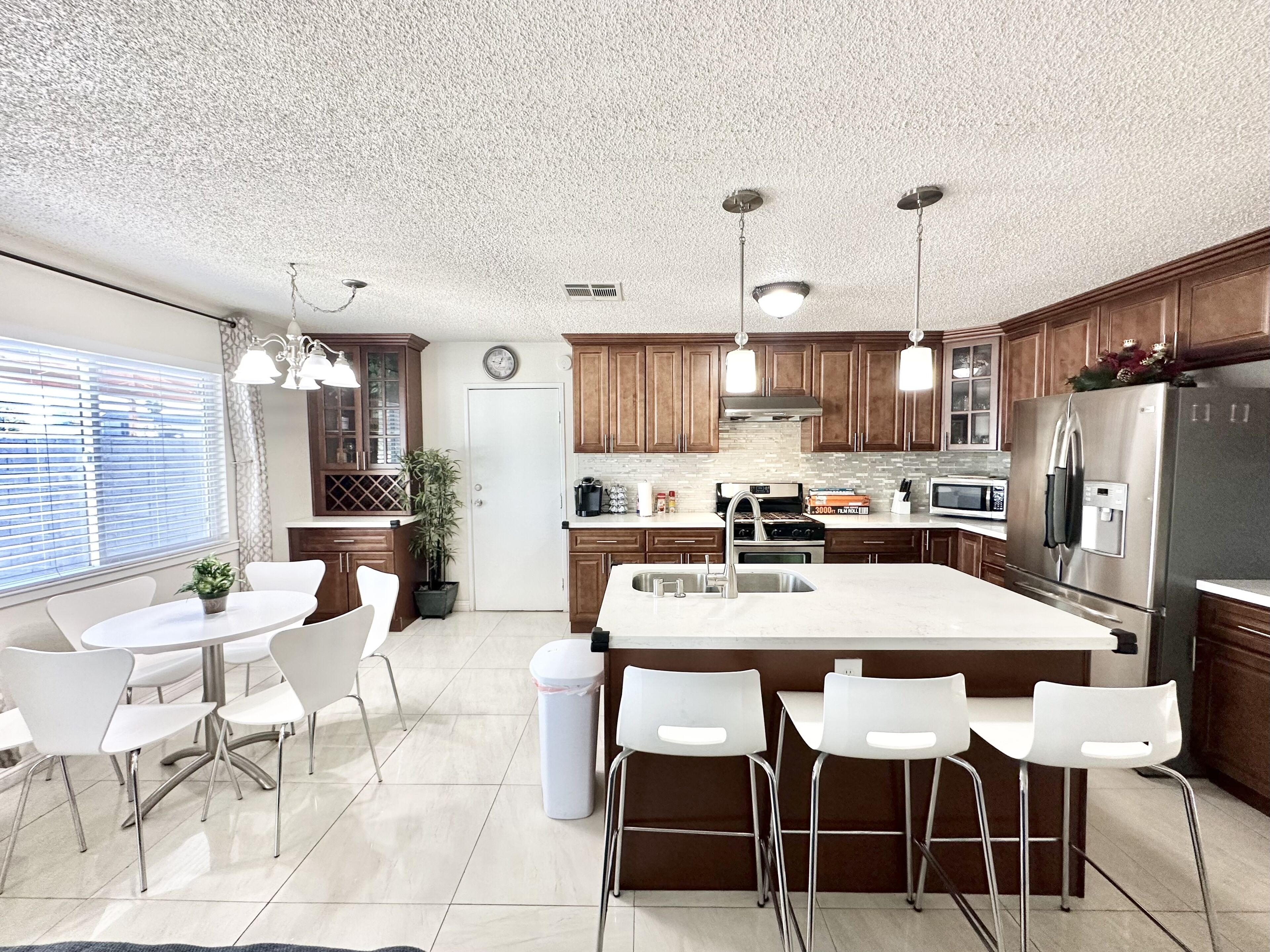 冰箱、微波炉、烤箱、炉灶