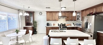 Gem suite in China Town for long term rent