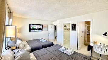 4 chambres, coffres-forts dans les chambres, bureau