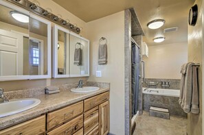 Kostenlose Toilettenartikel, Haartrockner, Handtücher