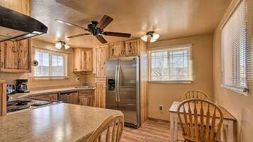 Fridge, microwave, stovetop, dishwasher