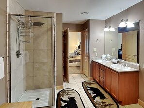 Hair dryer, towels - Hi-Bear-Nate | Mtn Views, Indoor/Outdoor Pool, & Hot Tub! (Pigeon Forge)