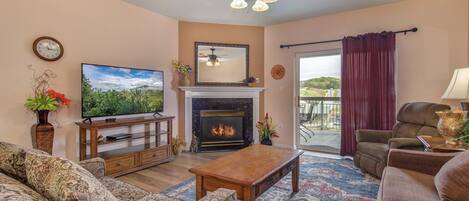 Televisión y chimenea