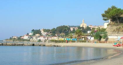 Casa Antica Ristrutturata con Vista Panoramica in Pura Natura