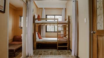 Suite, 2 habitaciones | 1 habitación, escritorio, wifi gratis y ropa de cama