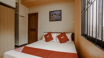 Suite, 2 Bedrooms | Meja, Wi-fi percuma, cadar katil