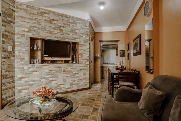 Suite, 2 Bedrooms | Living area