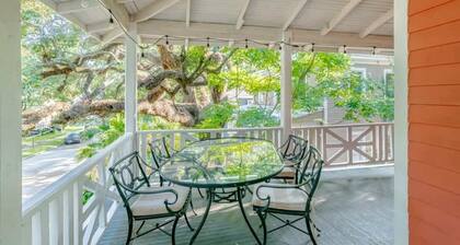 Mins from Historic Downtown - Pretty Peach Palace