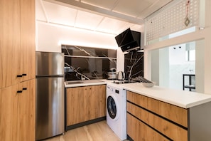 Fridge, stovetop, coffee/tea maker, electric kettle