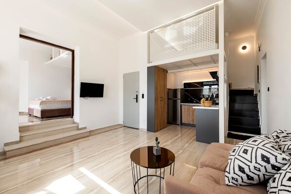 2 bedrooms, in-room safe, iron/ironing board, free WiFi