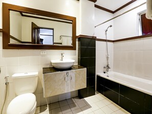 Suite | Bathroom