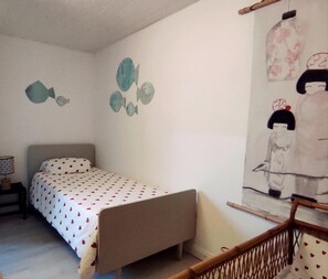 2 bedrooms, desk, travel crib, free WiFi