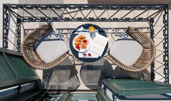 Deluxe Apartment | Balcony