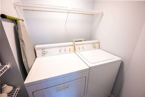 Interior - New, Oceanview Remodeled, Private Maisons Sur Mer! (Myrtle Beach)