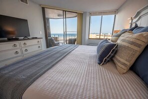2 bedrooms, iron/ironing board, WiFi, bed sheets - New, Oceanview Remodeled, Private Maisons Sur Mer! (Myrtle Beach)