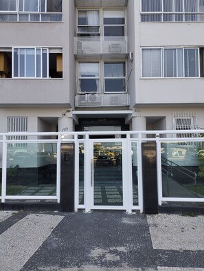 House | 3 bedrooms - 2 Minutes From Copacabana Beach A306 (Rio de Janeiro)