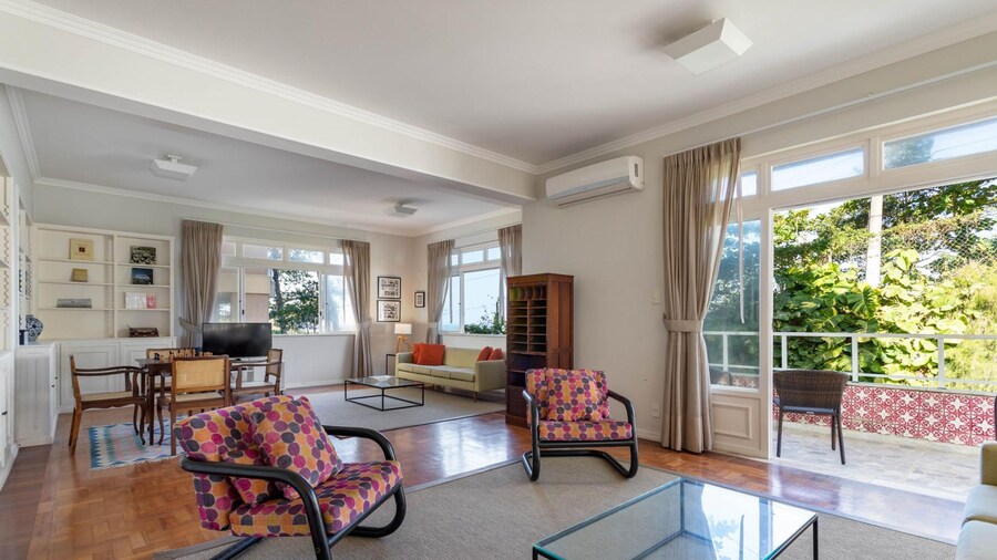 Literary Sanctuary Near Arpoador Fco501