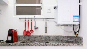 A kitchen with a built-in oven, a coffee maker, and a sink. - 6 Minutes From Ipanema Beach Gc707 (Rio de Janeiro)