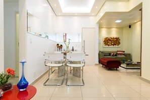 2 bedrooms, WiFi - Style in Ipanema Good Location Vp305 (Rio de Janeiro)