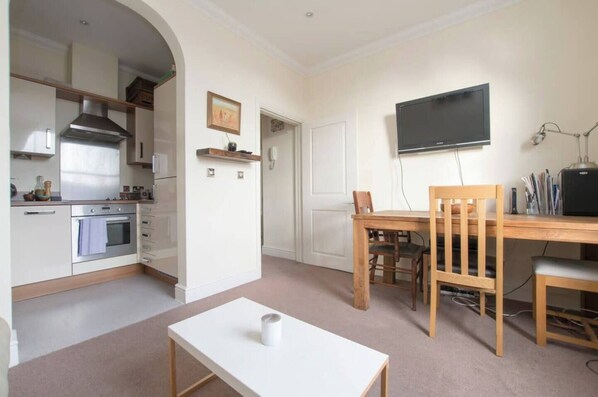 Microwave, oven, stovetop, coffee/tea maker