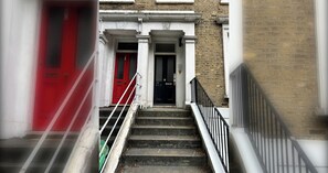 Exterior detail - Charming 1BD Victorian Terrace Flat in Dalston (London)