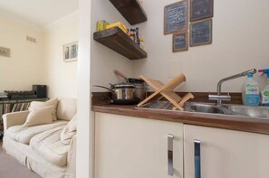 Interior - Charming 1BD Victorian Terrace Flat in Dalston (London)