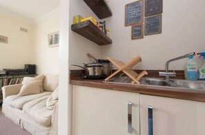 Interior - Charming 1BD Victorian Terrace Flat in Dalston (London)