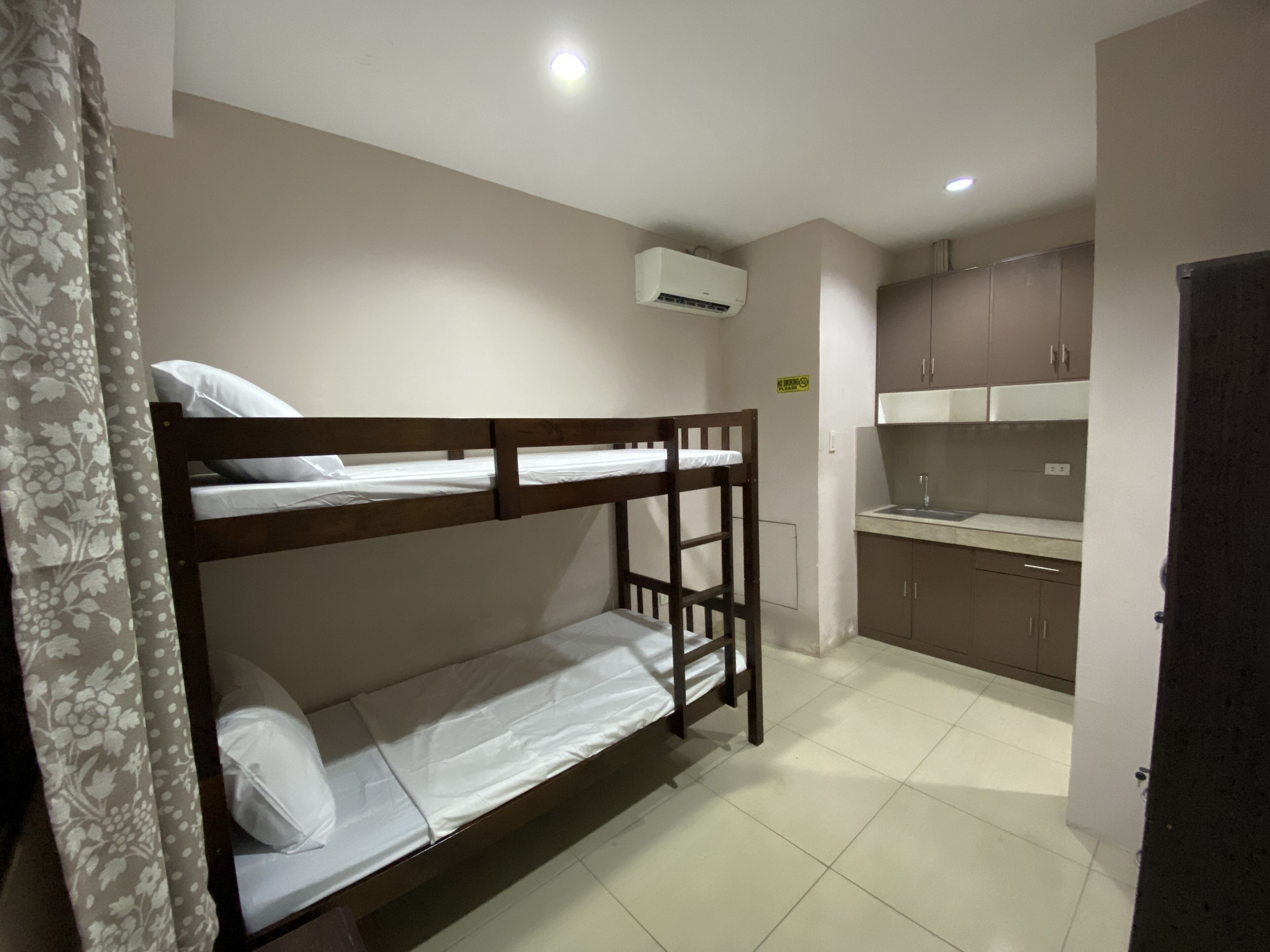 Free WiFi, bed sheets