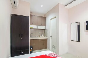 Standard Double Room - OYO 766 Ichehan Apartments (Manila)