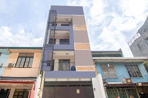 Front of property - OYO 766 Ichehan Apartments (Manila)