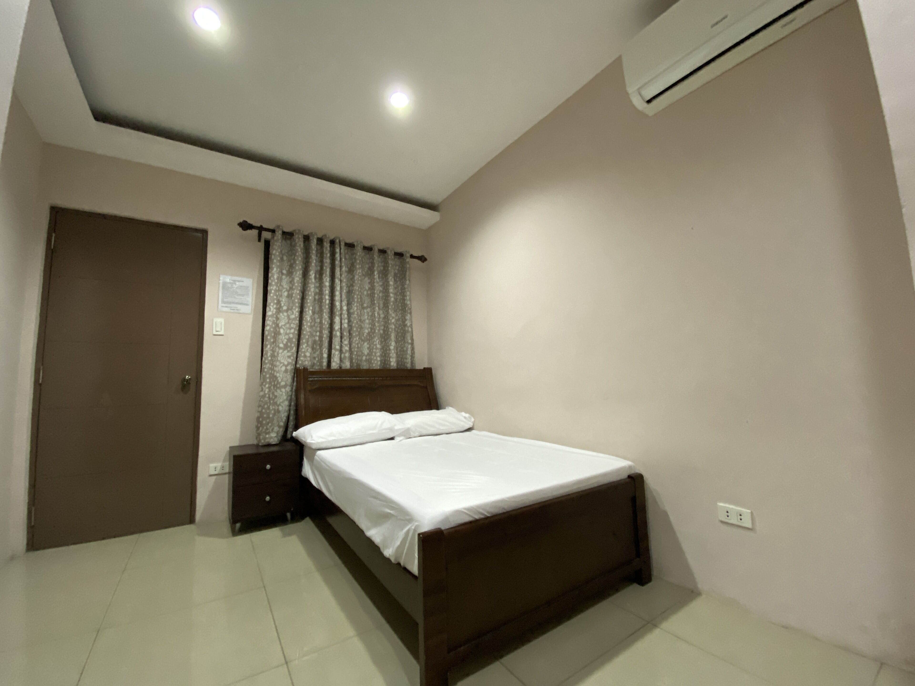 Free WiFi, bed sheets
