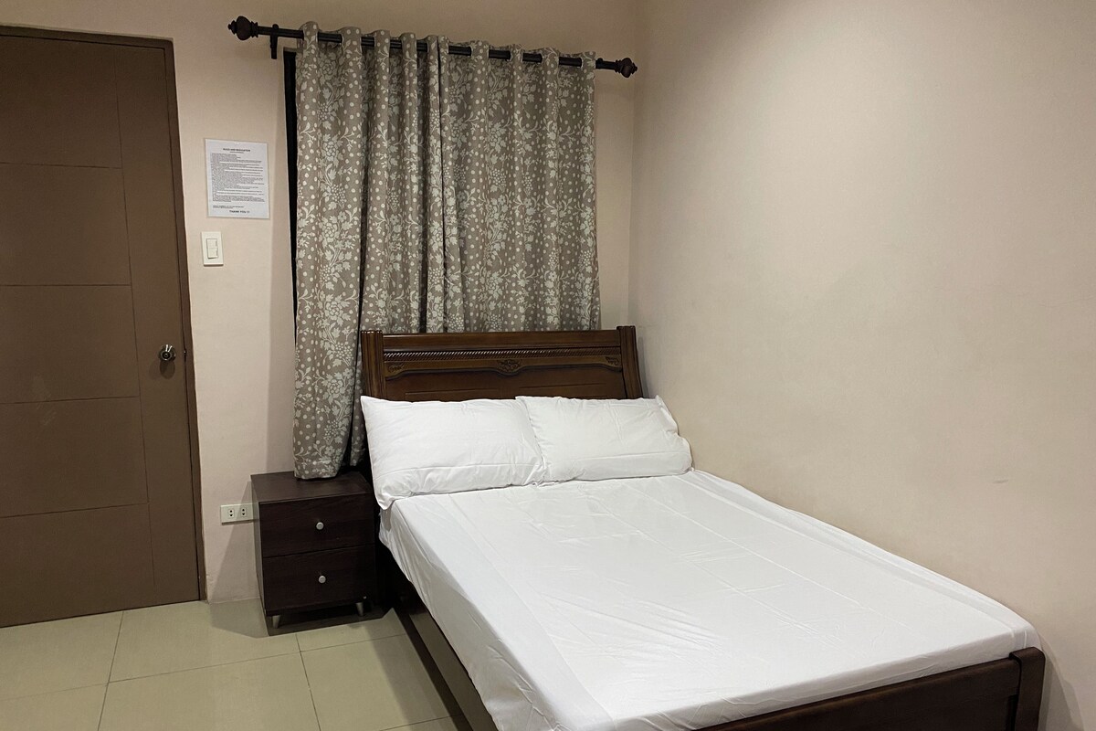 WiFi (free), bed sheets
