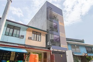 Front of property - OYO 766 Ichehan Apartments (Manila)