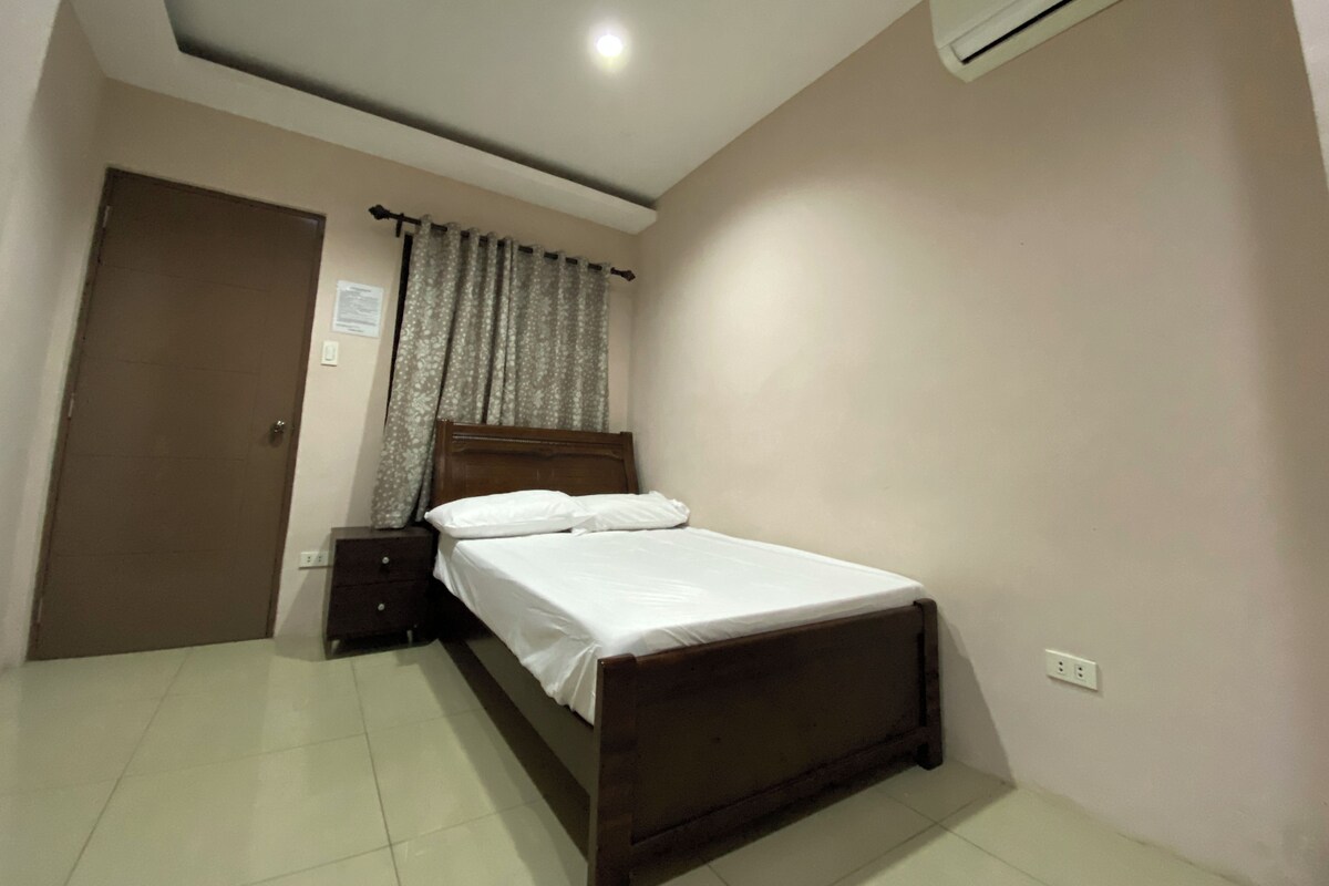 WiFi (free), bed sheets
