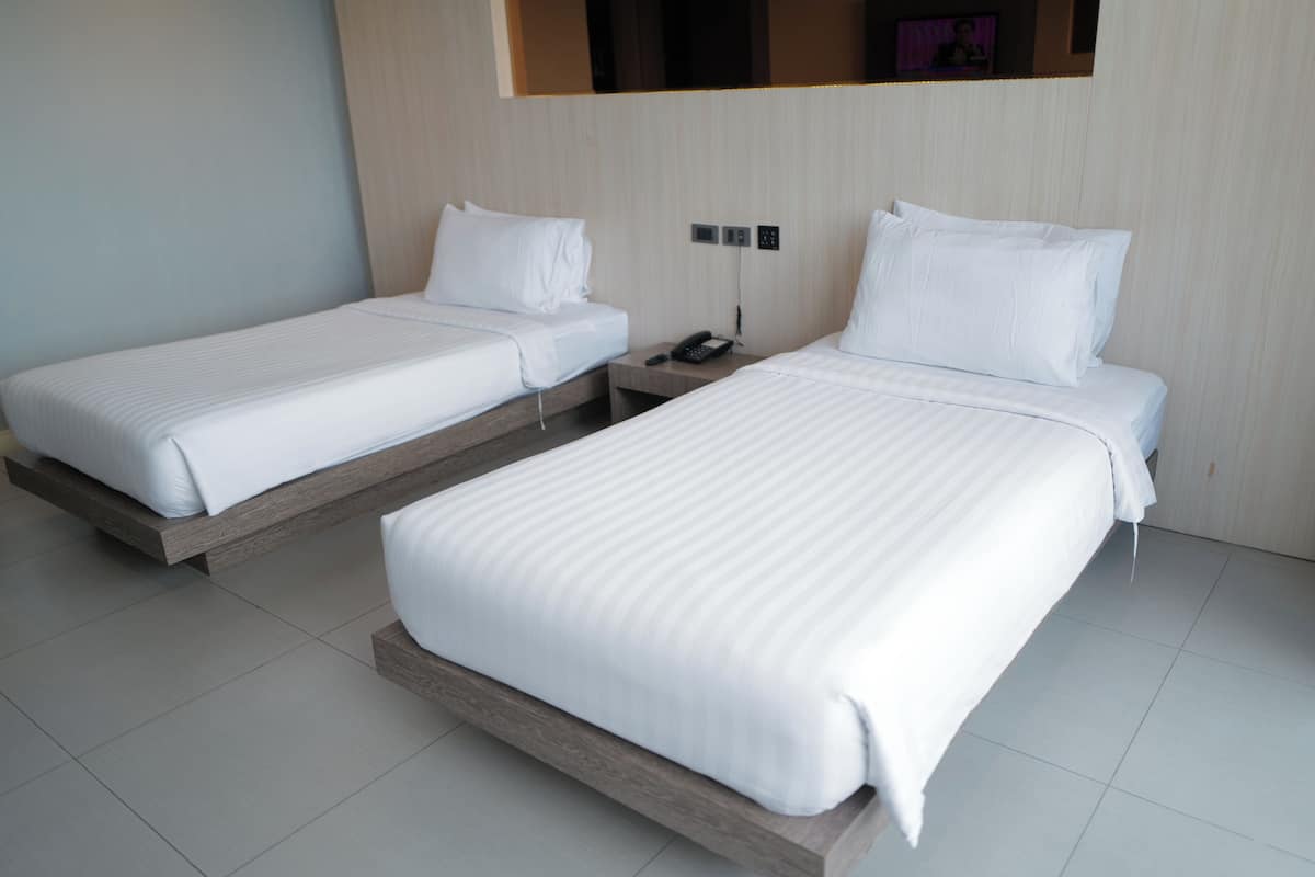 Ocean Twin Room | Bộ đồ giường cao cấp, nệm có lớp đệm bông