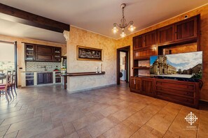 Luxury Villa | Living area | 50-inch Smart TV with cable channels, TV - Villa Clara - Country Retreat (Solarino)