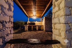 BBQ/picnic Area - Villa Clara - Country Retreat (Solarino)