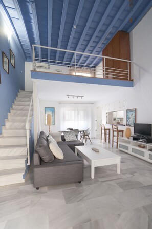Living area - AlohaMundi Alfalfa (Sevilla)