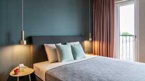 標準公寓, 1 張加大雙人床, 廚房 (Full Kitchen, Medium) | 低過敏寢具、客房內保險箱、書桌、隔音
