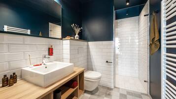 Standard-Apartment, 1 Queen-Bett, Küche (Full Kitchen) | Badezimmer | Dusche, Haartrockner, Fußbodenheizung (Badezimmer), Seife